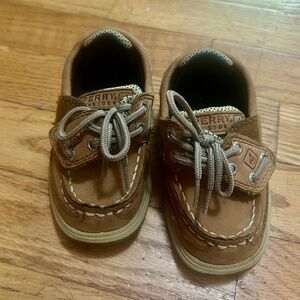Unisex Sperry boat shoes